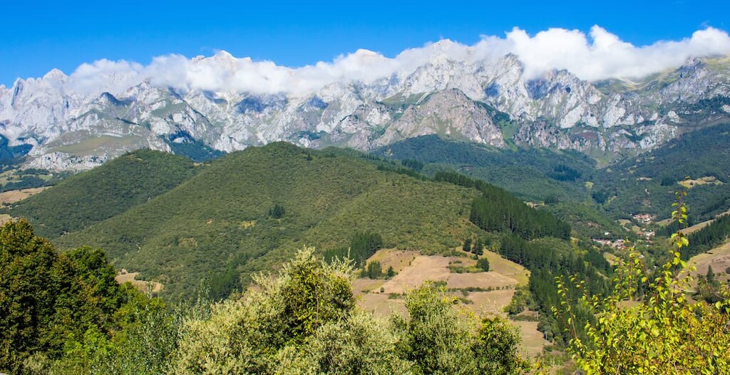 Picos de Europa, Lago de Calabazosa, Saliencia lakes, Cantabrian Mountains, Spain