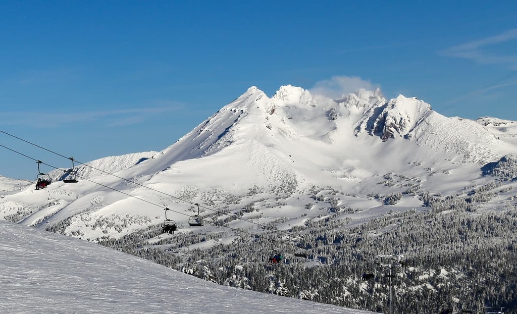 Mount Bachelor ski, Cascade Range