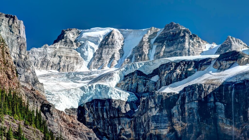 Athabasca Glacier , Columbia Icefield, Canada