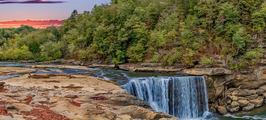 Kentucky's Cumberland Falls, Cumberland Plateau, Kentucky