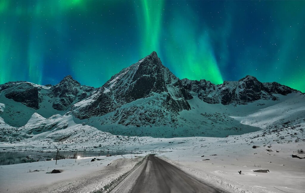 Northern lights mountains, Finland