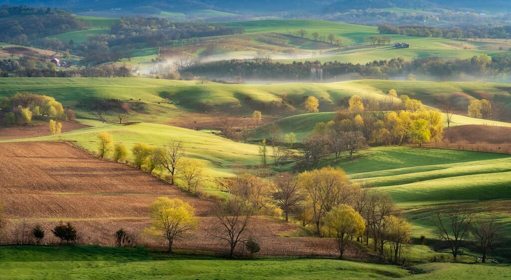 Hazy morning in countryside near Galena, illinois