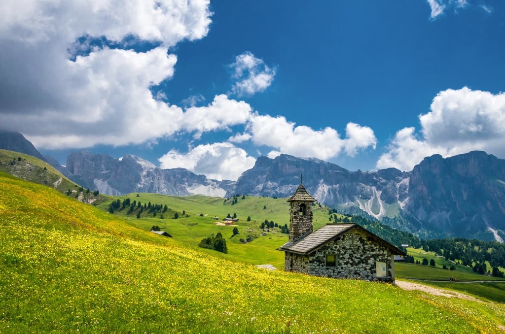 Ыmall church, Odle Group, Dolomites, Italy