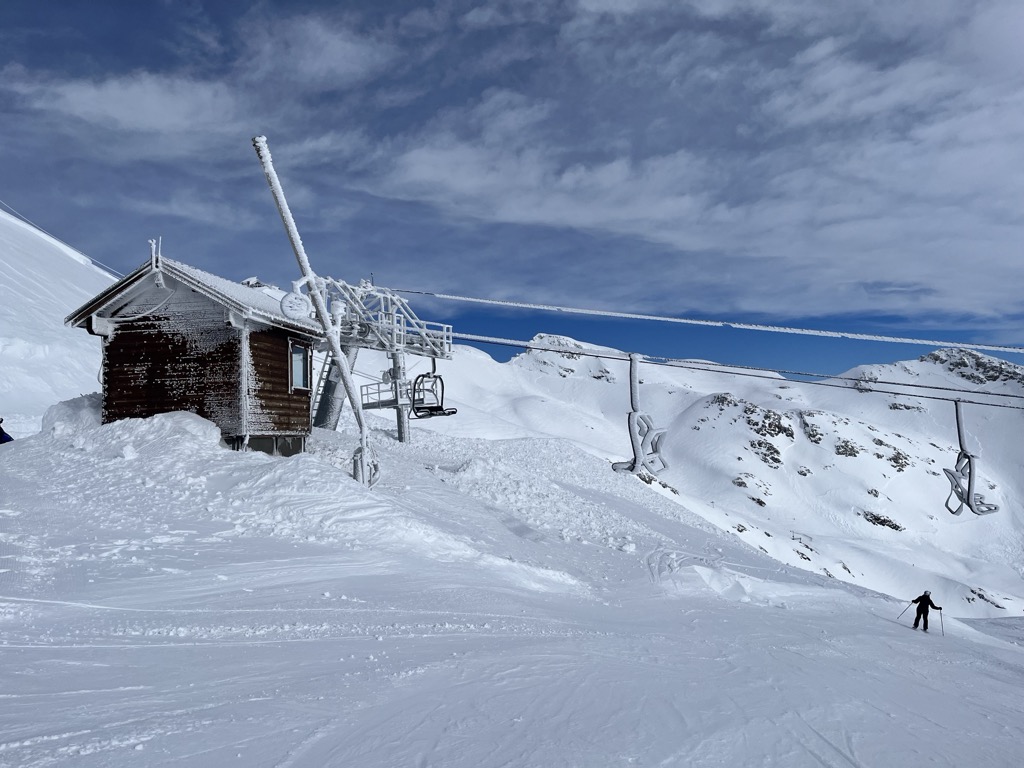 The Herpie lift station at the top of Marmottes III. Photo: Sergei Poljak. Alpe d Huez Ski Resort