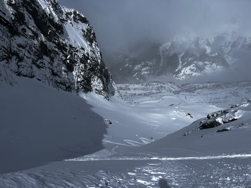 When it’s on, April can be the best month. Nothing like first tracks at noon. Photo: Sergei Poljak. Alpe d Huez Ski Resort