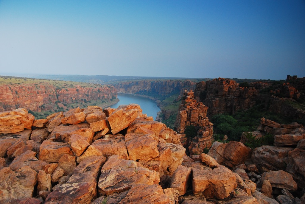 The banks of the Penna River, the site of the much-revered Gandikota. Andhra Pradesh Mountains