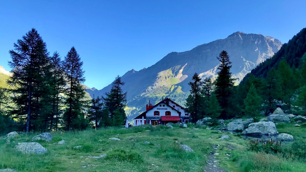 rifugio gerli porro in the Bernina Range