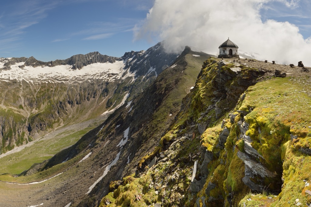 Arnoldhöhe Chapel en route to Ankogel’s summit. Carinthia