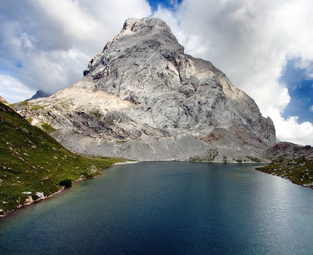 The view of Hohe Warte from Wolayersee. Carinthia