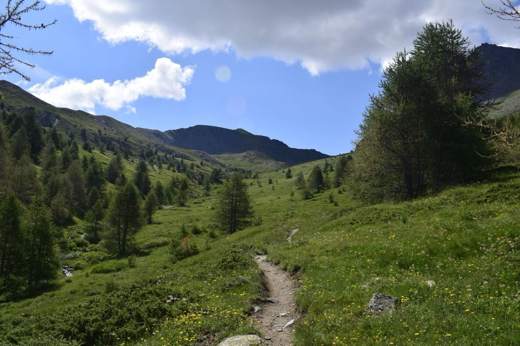 Climbing toward the Col du Longet. Photo: Sergei Poljak. Hiking in the French Queyras