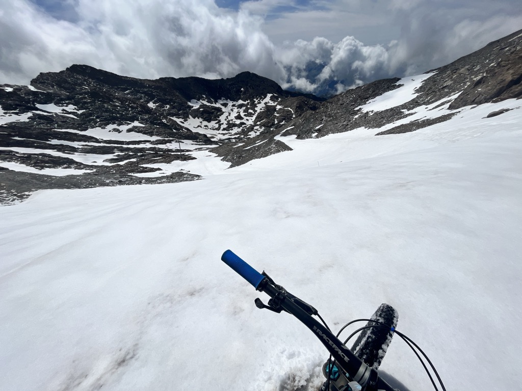 Riding in the snow, you fall a lot, but it doesn’t hurt too much. Photo: Sergei Poljak. How to Start Mountain Biking