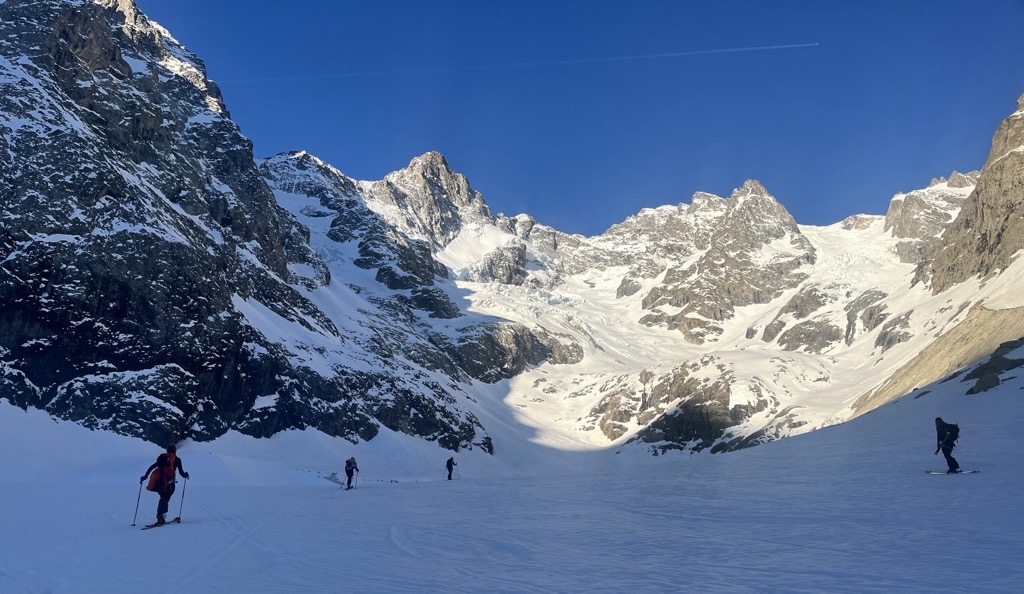 Reaching the basin at the bottom of the Col Claire. Photo: Sergei Poljak. Journal des Ecrins: Col Claire Ski Descent