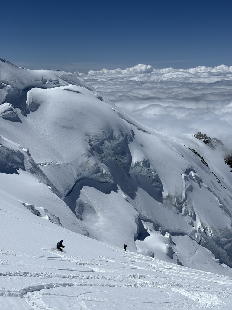 Perfect powder on the descent. Photo: Denis Bulichenko