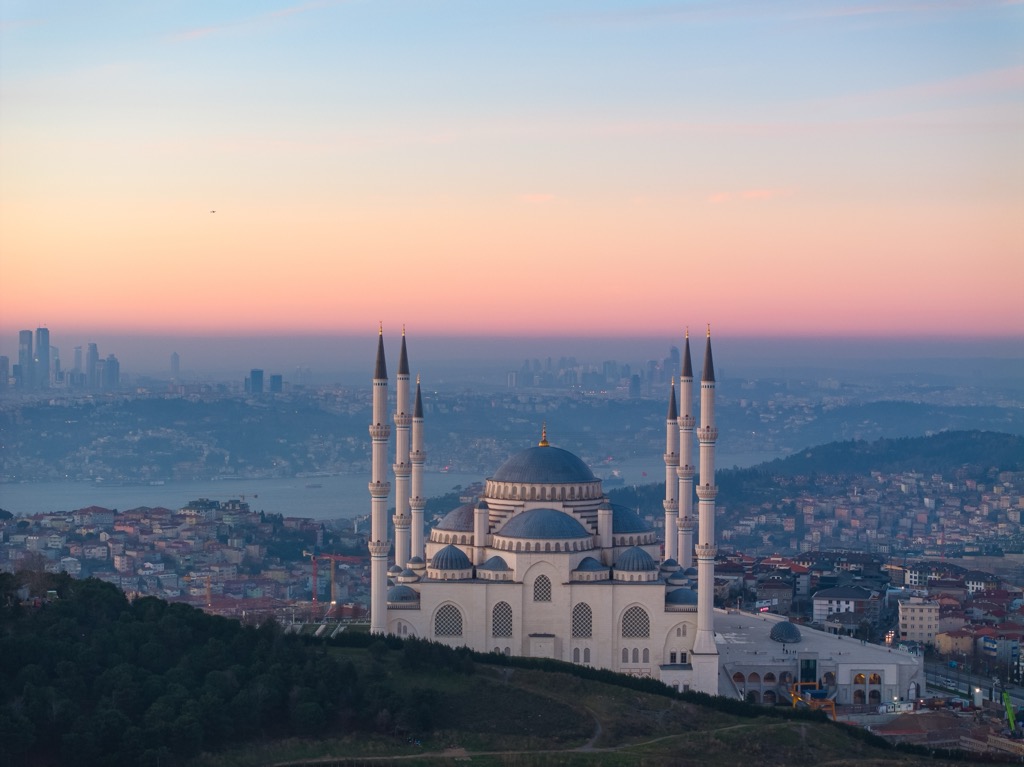 The Camlica Mosque is Istanbul’s newest landmark, completed in 2019. The mosque is the largest in Turkey and can hold 100,000 people in the event of an earthquake. The Camlica viewpoint, seen here, is one of many in the city. Istanbul