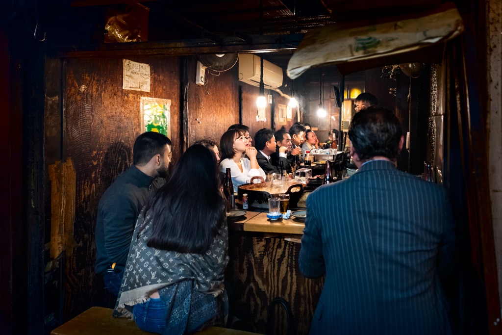 居酒屋のよくあるシーンの一つ