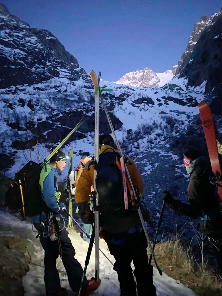 Starting out. Photo: Anna Lochhead. Journal des Ecrins: Col Claire Ski Descent