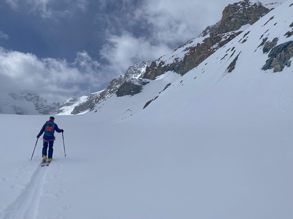 The final push before the Refuge des Écrins. Photo: Anna Lochhead. Journal des Ecrins Neige Cordier