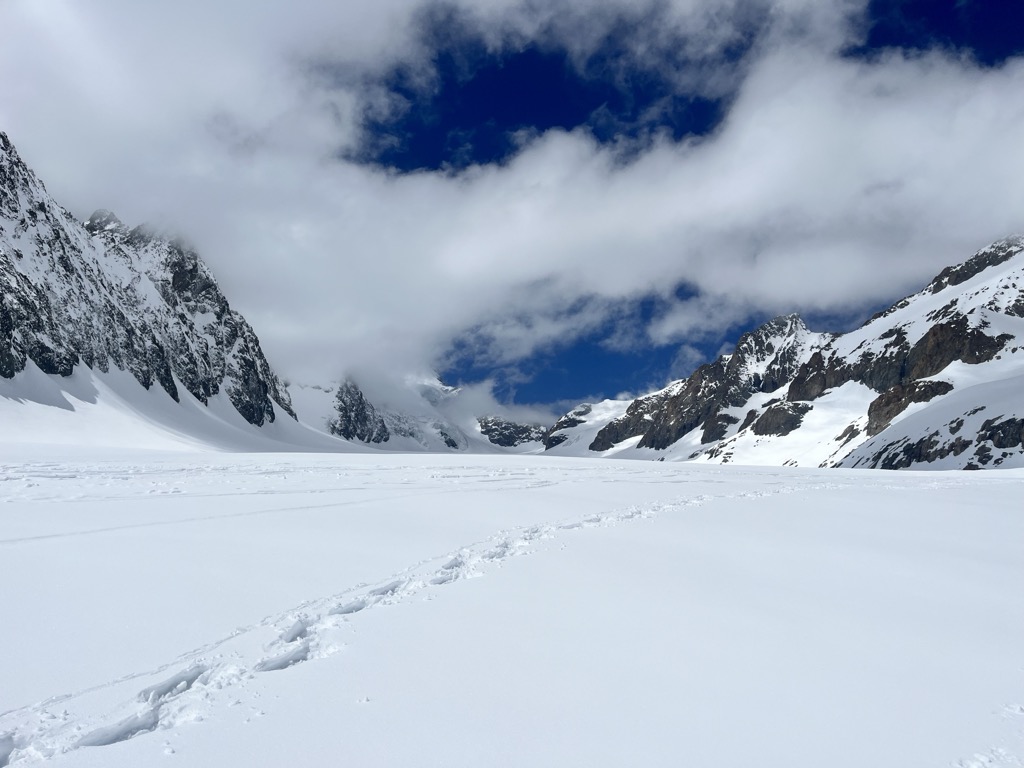 Almost there. Photo: Sergei Poljak. Journal des Ecrins Ski