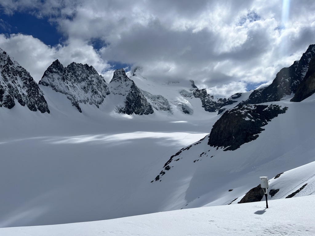 View from the Refuge des Écrins. Photo: Sergei Poljak. Journal des Ecrins Ski