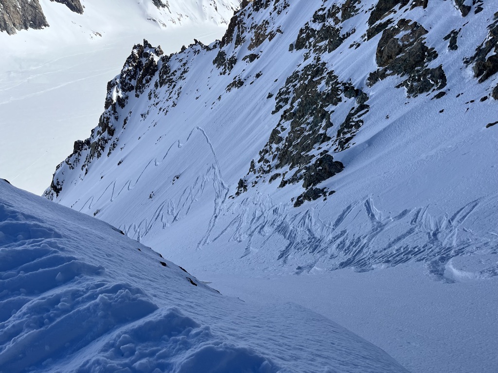 The Barre Noir is an especially tasty treat from this angle. With one glance, you can see why it’s a classic. Photo: Sergei Poljak. Journal des Ecrins Ski