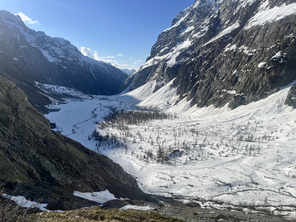 Looking down at Pré de Madame Carle. Photo: Sergei Poljak. Journal des Ecrins Ski