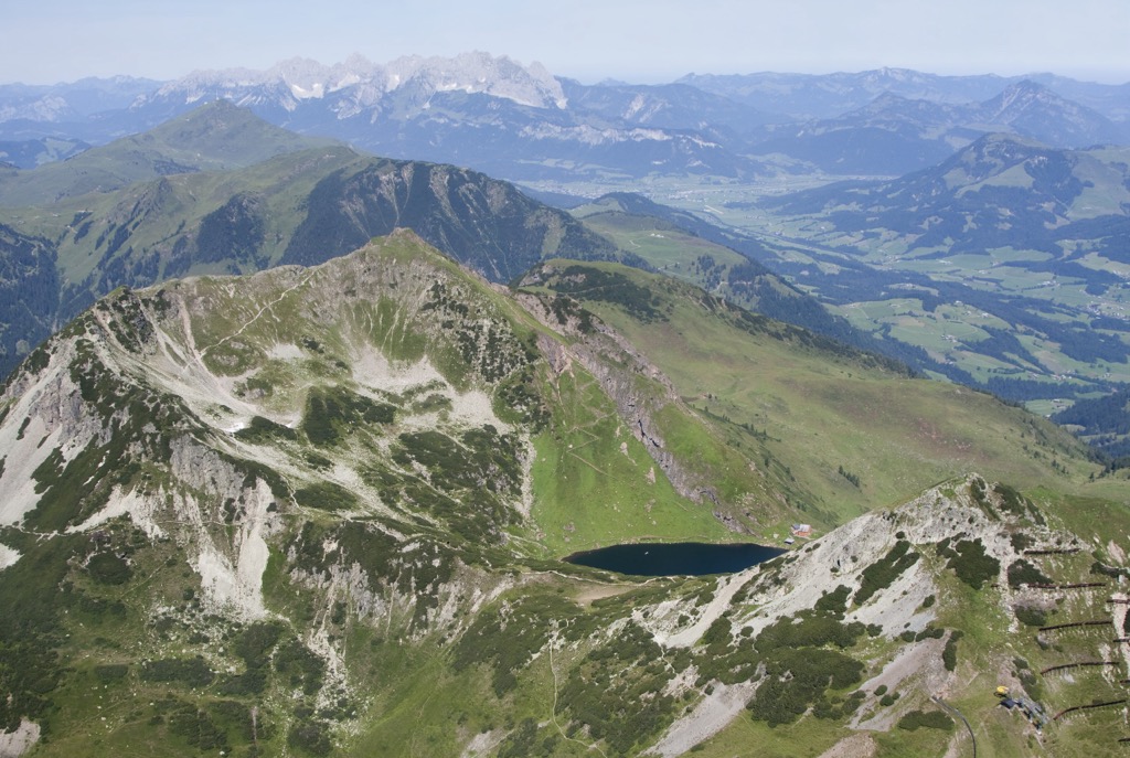 Henne (2,078 m / 6,818 ft) and Wildseeloder (2,119 m / 6,952 ft) are two examples of mountains composed primarily of igneous tuff and quartz blends. Kitzbuehel Alps
