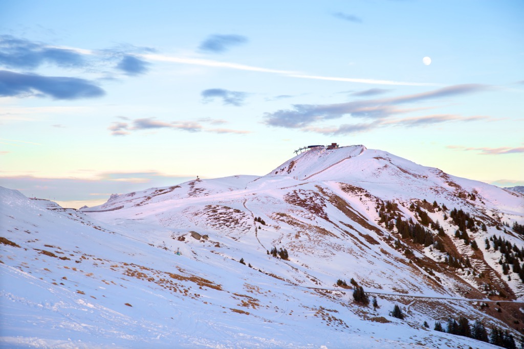 Pengelstein (1,938 m / 6,358 ft) and Steinbergkogel (1,972 m / 6,470 ft) form part of the SkiKitz ski area. Kitzbuehel Alps