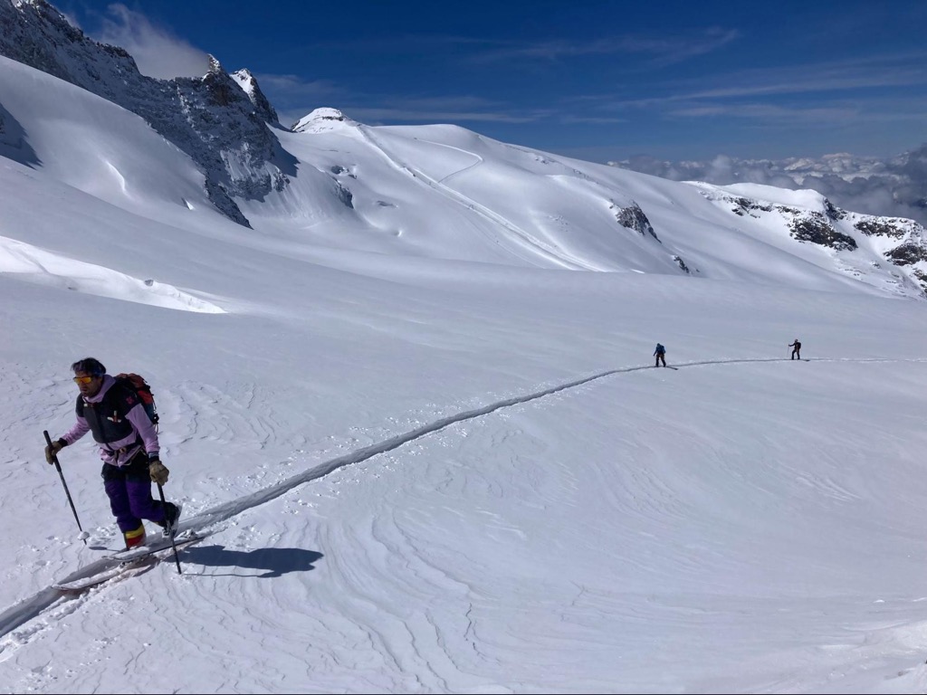 March on the Girose Glacier. Photo: Sergei Poljak
