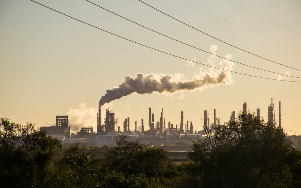Some critics argue that LNT doesn’t address today's environmental concerns, namely macro-scale issues such as energy and resource consumption and the resulting shift in climate. Leave No Trace