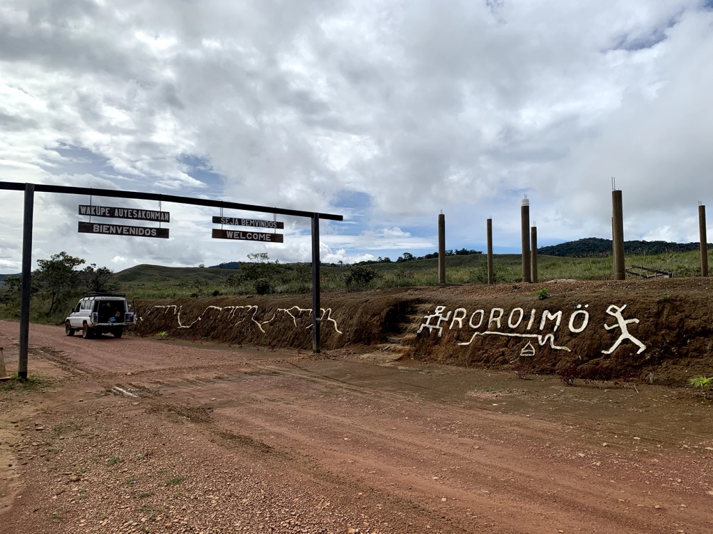 Entering the park with our guides and Land Cruiser. Photo courtesy of Dimitri Tiunov