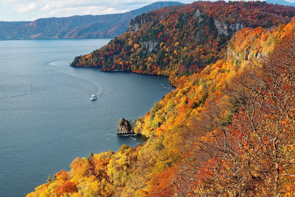 Lake Towada Loop, Ōu Mountains, Japan