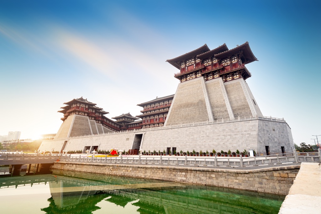 Yingtian Gate is the south gate of Luoyang City, Qinling Mountains, China