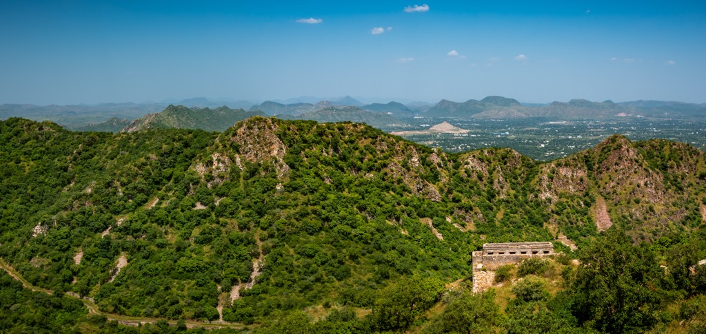 The folded mountains of the Aravalli Range. Geography