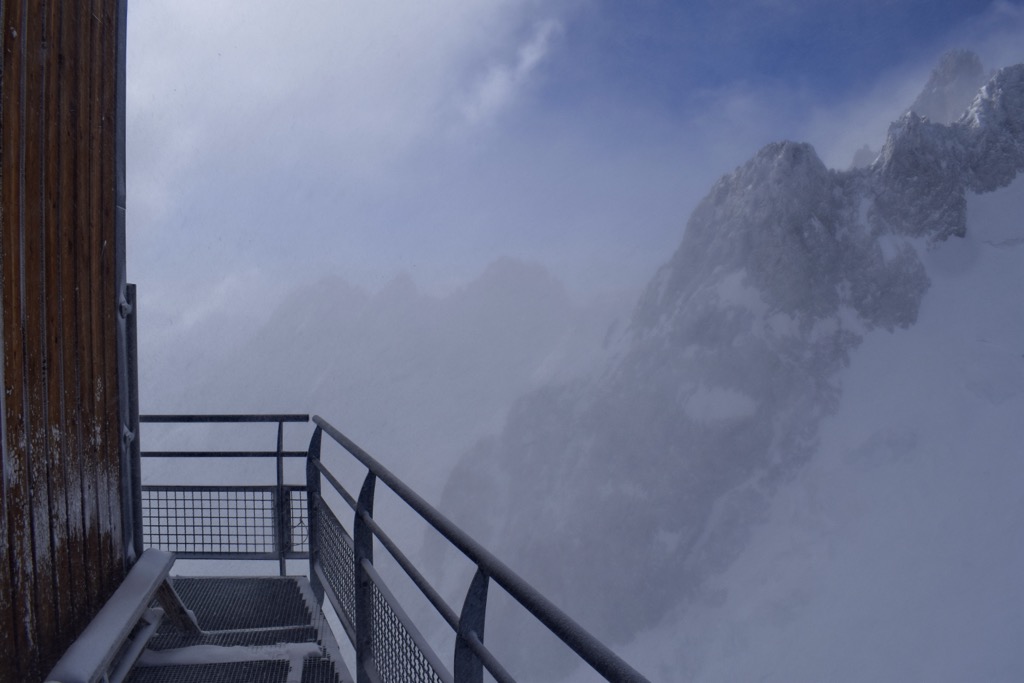 The deck that wraps around the hut to the bathroom. Photo: Sergei Poljak. Refuge d’Aigle
