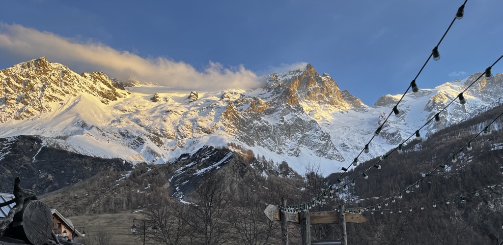 The last rays of light shine upon La Meije and the Tabuchet. Photo: Sergei Poljak. Refuge d’Aigle