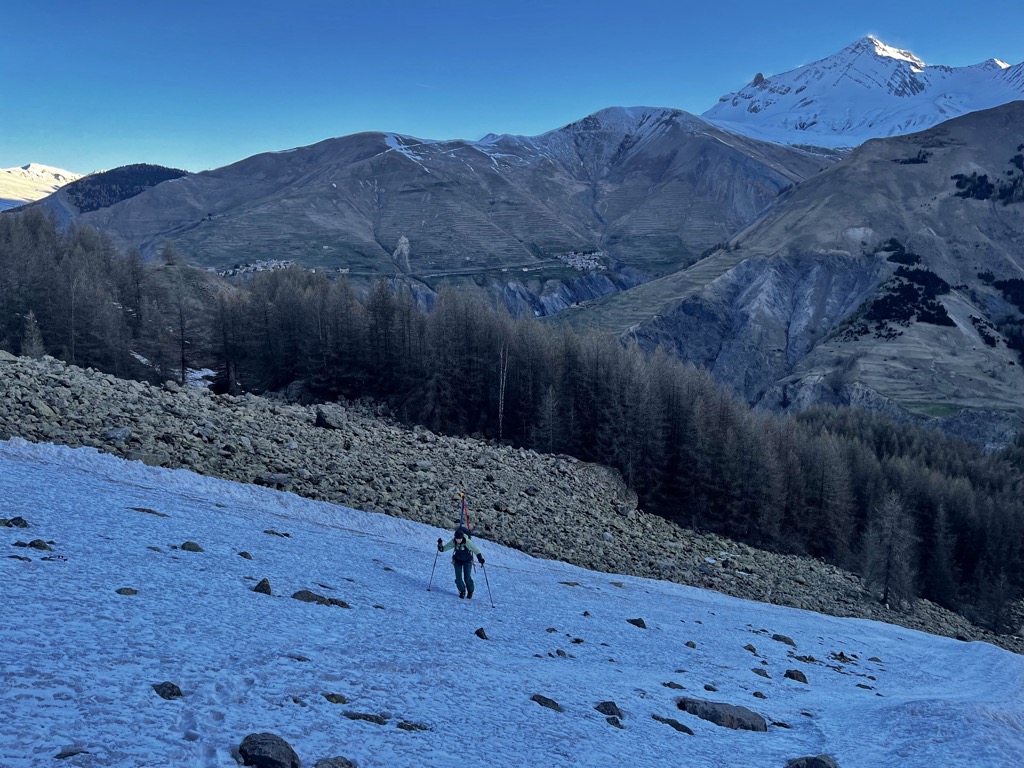 The booting begins. Photo: Sergei Poljak. Refuge d’Aigle
