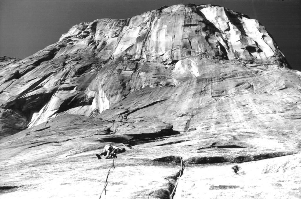 Royal Robbins podczas pierwszego wejścia na Salathe Wall w 1961 r. Wspinaczka skałkowa