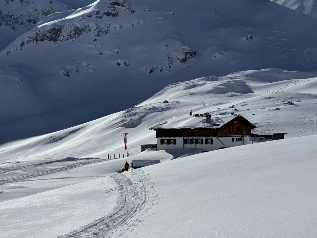 Sesvennahutte. Sesvenna Alps