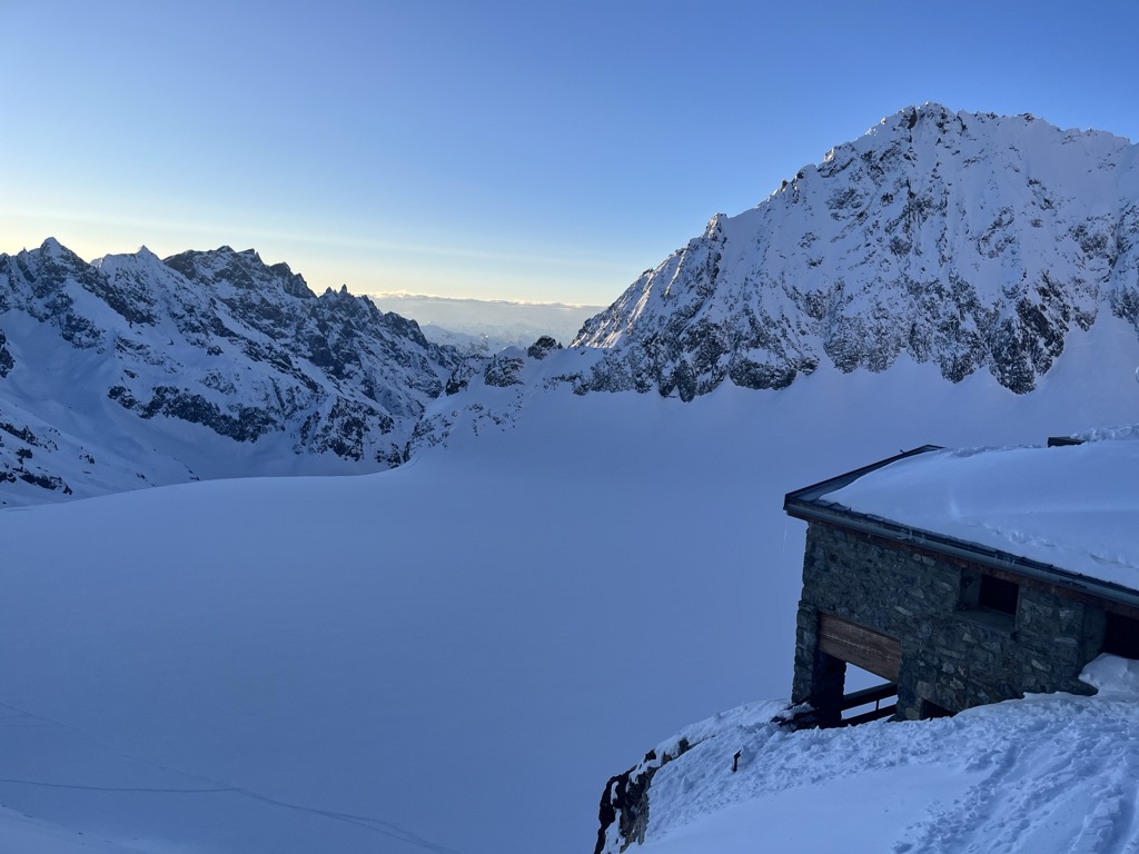 Dawn from the Refuge des Écrins. Photo: Sergei Poljak. Journal des Ecrins Neige Cordier
