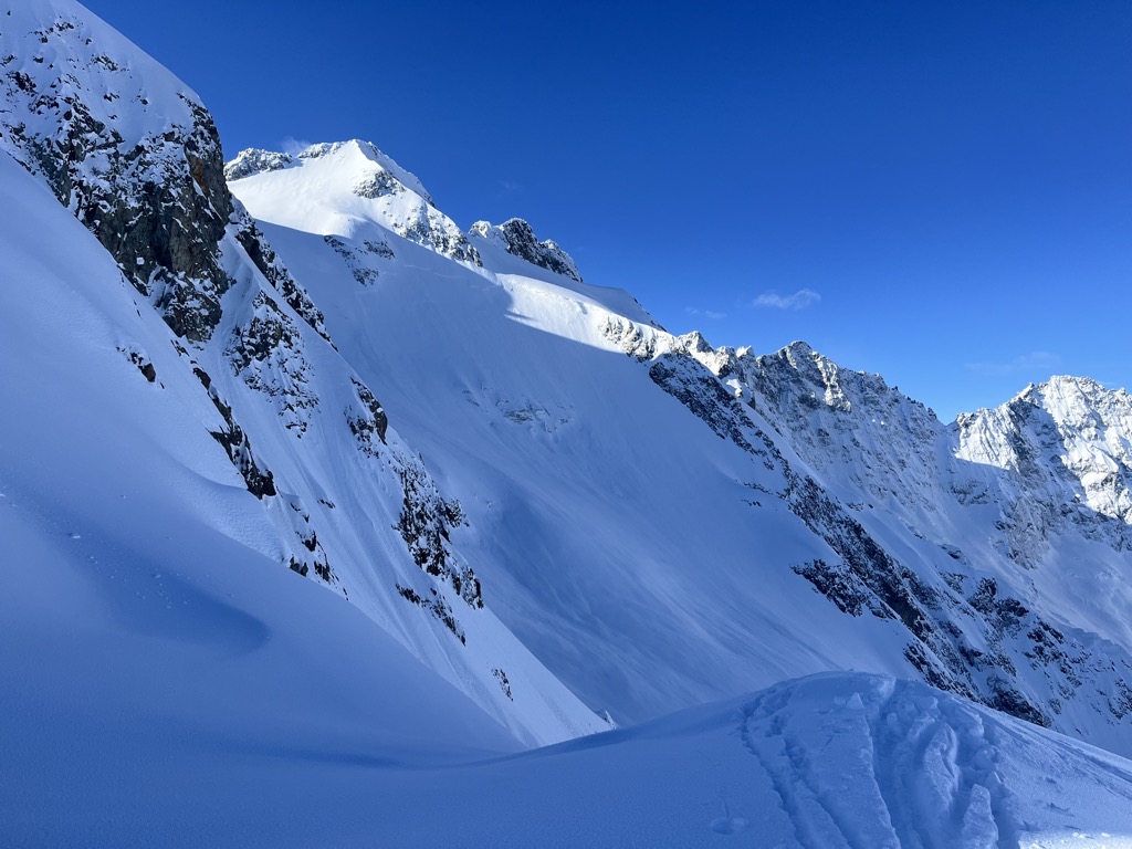 Glacier des Agneaux, a classic Écrins descent. Photo: Sergei Poljak. Journal des Ecrins Neige Cordier