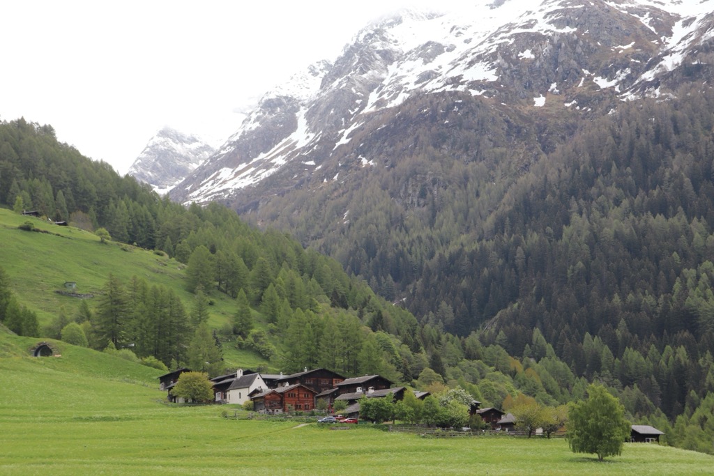 The hamlet of Fäld, near Binn, in spring