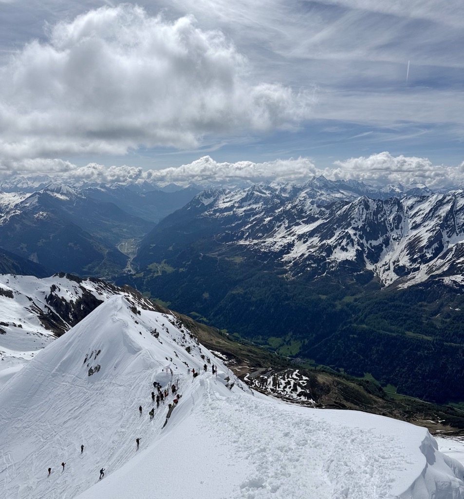The skin track up Pizzo Lucendro