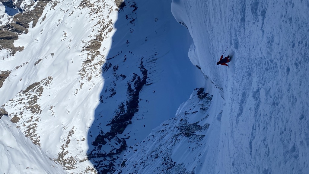 Skiing toward the final pitch of the Roche Faurio. Photo: Anna Lochhead-Sperling. Journal des Ecrins Neige Cordier