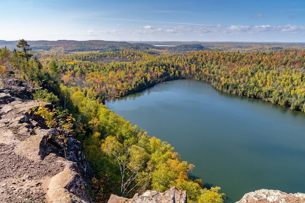 Bean and Bear lakes, Superior Upland, US