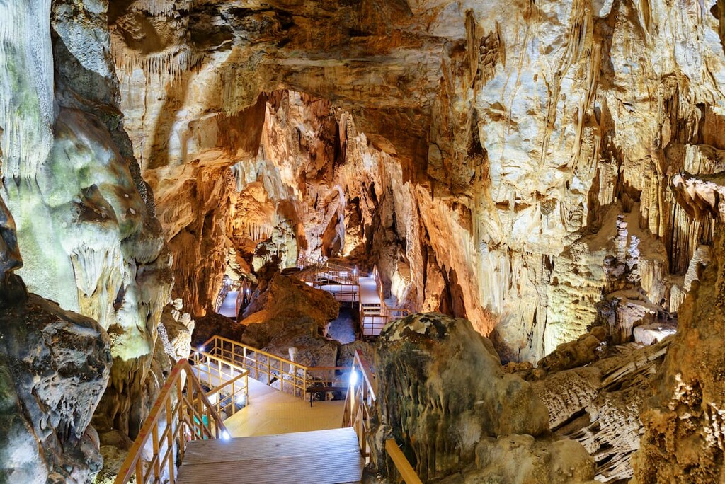 Ha Son Cave, Cat Ba National Park, Vietnam