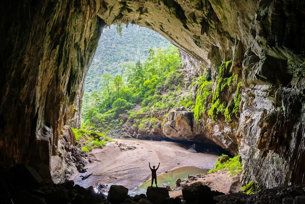 Hang En (swallow cave), Cat Ba National Park, Vietnam