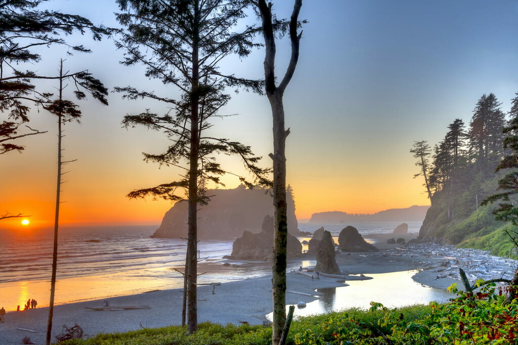 Sun sets in Pacific Ocean,at Buby Beach, in Washington State