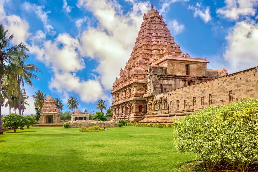 The beautiful Gangaikonda Cholapuram Temple, dedicated to Shiva, with its landscaped tropical grounds, in Tanjore, Tamil Nadu, India.